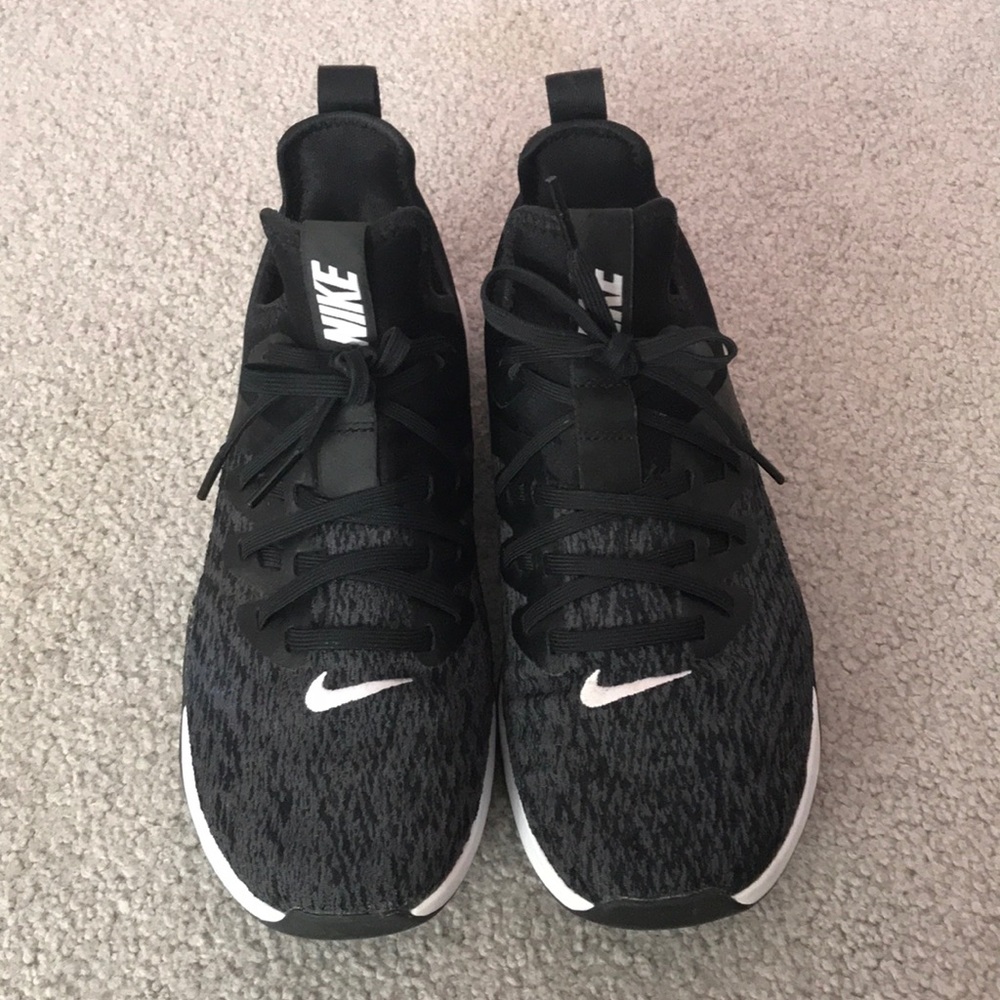 Nike elite sneakers